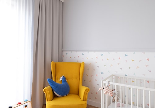 Navy blue na Mokotowie - Mały szary pokój dziecka dla niemowlaka dla chłopca dla dziewczynki, styl nowoczesny - zdjęcie od MANEKINEKO