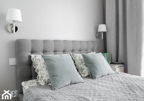 Monochromatyczna sypialnia - Sypialnia, styl minimalistyczny - zdjęcie od MANEKINEKO
