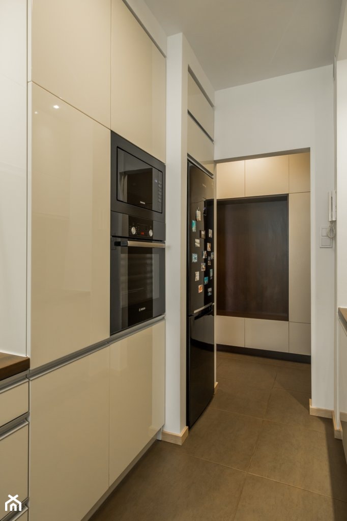 Mieszkanie 90m2 Warszawa Ursus - REALIZACJA - Średnia z zabudowaną lodówką z lodówką wolnostojącą kuchnia dwurzędowa, styl nowoczesny - zdjęcie od Medyńscy Projektowanie
