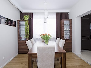 Dom w Rembertowie - REALIZACJA - Średnia biała szara jadalnia jako osobne pomieszczenie, styl nowoczesny - zdjęcie od Medyńscy Projektowanie