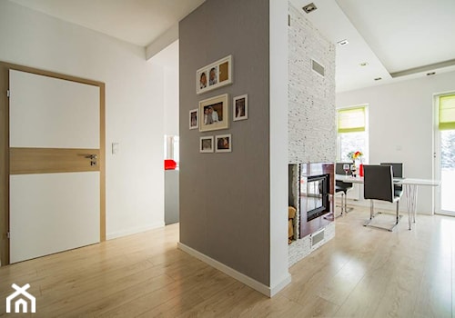 Dom jednororodzinny w Lipkowie - REALIZACJA - Średni biały szary hol / przedpokój, styl nowoczesny - zdjęcie od Medyńscy Projektowanie