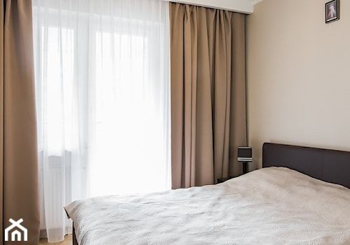 Mieszkanie 90m2 Warszawa Ursus - REALIZACJA - Średnia beżowa sypialnia, styl nowoczesny - zdjęcie od Medyńscy Projektowanie