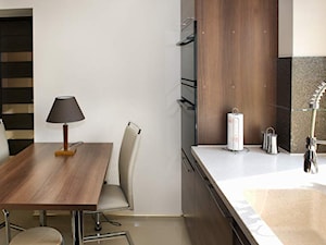 Dom w Słupnie po metamorfozie - REALIZACJA - Mała biała jadalnia w kuchni, styl nowoczesny - zdjęcie od Medyńscy Projektowanie