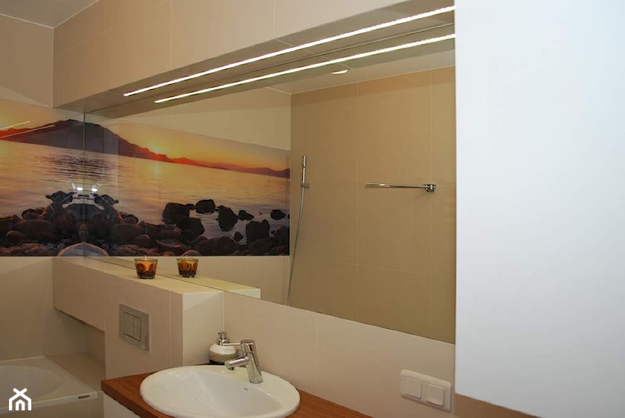 Łazienka w domu w Wyszkowie - REALIZACJA - Mała na poddaszu bez okna łazienka, styl nowoczesny - zdjęcie od Medyńscy Projektowanie