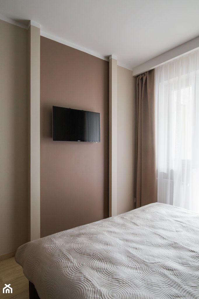 Mieszkanie 90m2 Warszawa Ursus - REALIZACJA - Mała beżowa sypialnia, styl nowoczesny - zdjęcie od Medyńscy Projektowanie