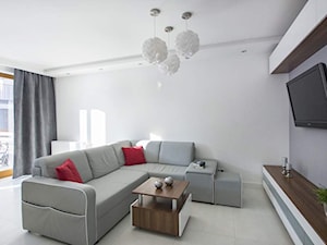 Mieszkanie 50m2 Warszawa Mokotów - REALIZACJA - Średni biały salon z tarasem / balkonem, styl nowoczesny - zdjęcie od Medyńscy Projektowanie