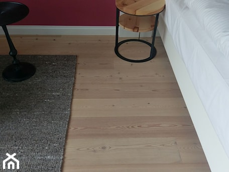 Aranżacje wnętrz - Sypialnia: Modrzew firmy mafi - bestfloors - pakiety, tarasy, drzwi. Przeglądaj, dodawaj i zapisuj najlepsze zdjęcia, pomysły i inspiracje designerskie. W bazie mamy już prawie milion fotografii!