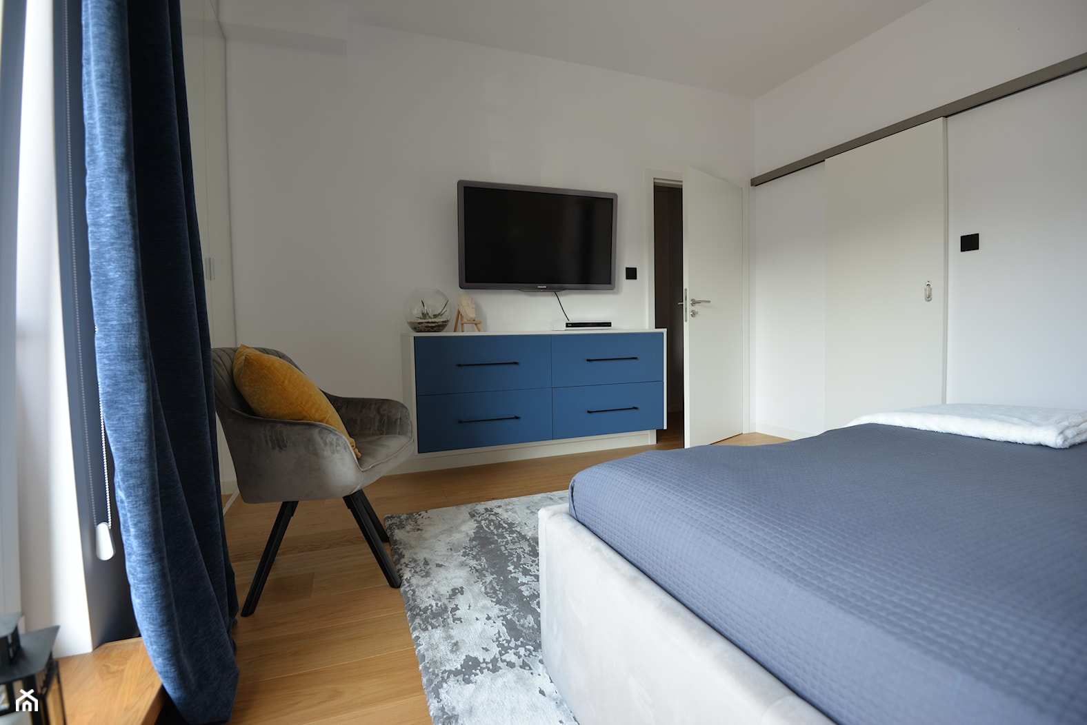 Sypialnia w nowoczesnym stylu z dodatkiem betonu - zdjęcie od Bello Arti Agata Michalak - Homebook