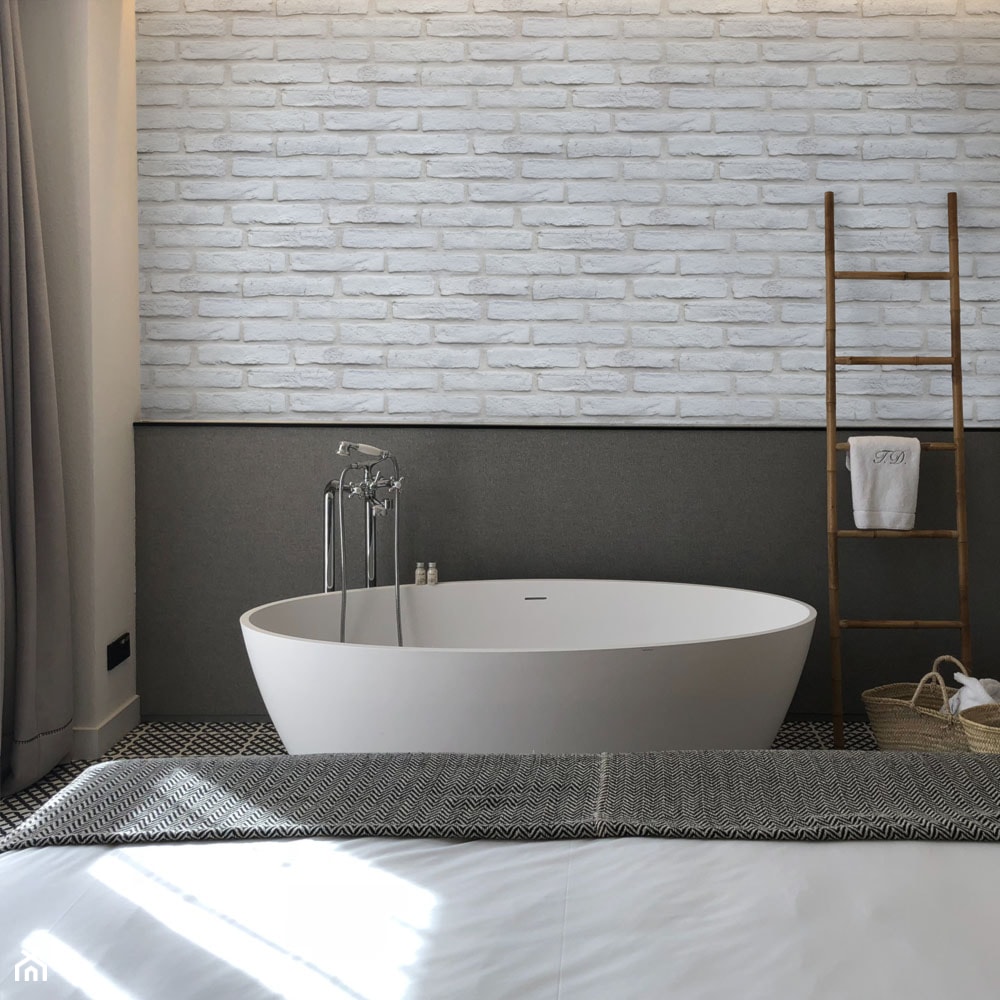 Kamień dekoracjny - Mała łazienka z oknem, styl minimalistyczny - zdjęcie od BRUK-BET - Homebook