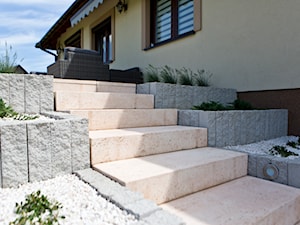 Stopnie blokowe, czyli szybki sposób na budowę funkcjonalnych i estetycznych schodów zewnętrznych