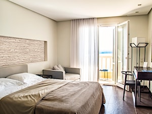 Kamień dekoracjny - Średnia szara z biurkiem sypialnia, styl nowoczesny - zdjęcie od BRUK-BET