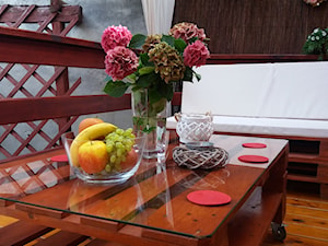 #mojtaras - Średni z donicami na kwiaty z meblami z palet taras z tyłu domu - zdjęcie od Renata Hanek