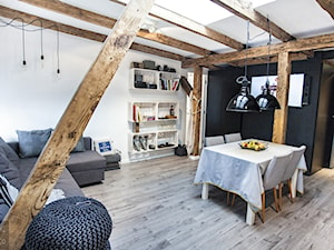 Poddasze dla singla - Średni biały salon z jadalnią, styl skandynawski - zdjęcie od Limonki studio