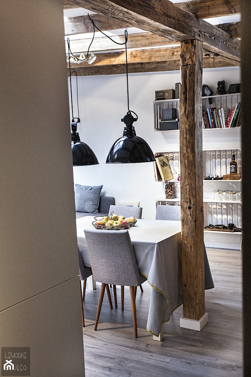 Poddasze dla singla - Średnia szara jadalnia jako osobne pomieszczenie, styl skandynawski - zdjęcie od Limonki studio
