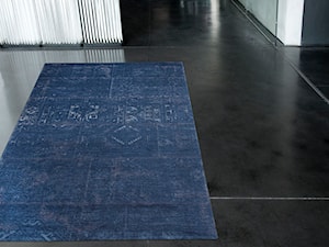 Designerski naturalny dywan tribalowy - niebieski - zdjęcie od CARPETS & MORE