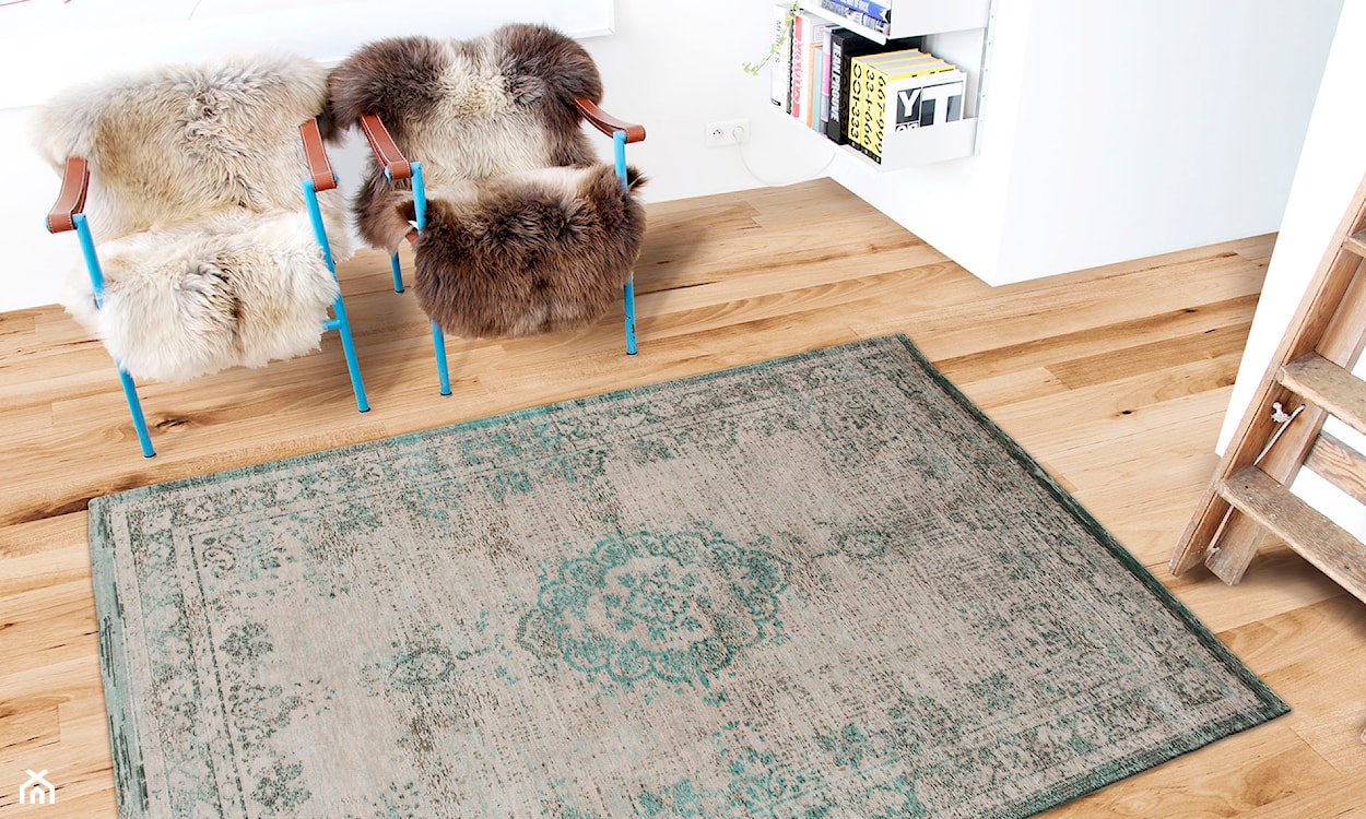 postarzony dywan w stylu vintage
