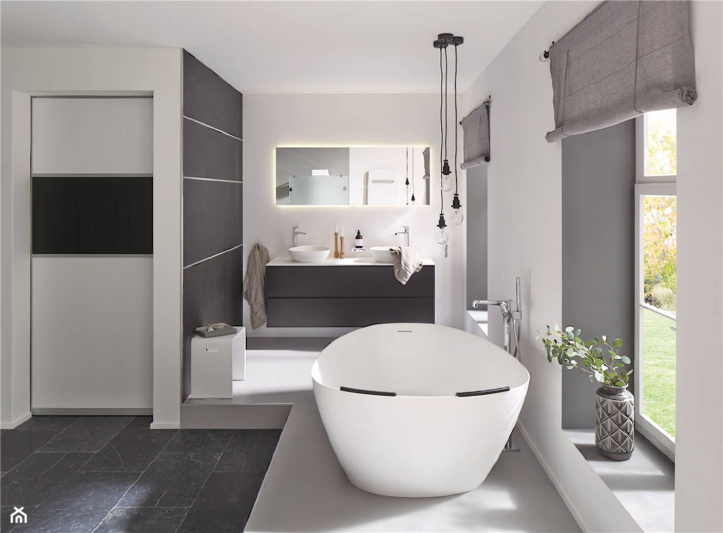 Wanny Solid Surface - Duża z lustrem z dwoma umywalkami łazienka z oknem, styl nowoczesny - zdjęcie od RIHO - Homebook