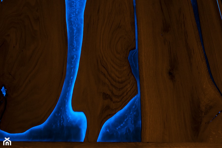 Stolik świecący w ciemności - niebieski - zdjęcie od Indigo Timber