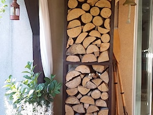 Podręczny stojak na drewno i wiosła. - zdjęcie od Luccy