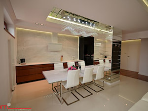 apartament 140m2 - Średnia beżowa jadalnia w salonie w kuchni, styl minimalistyczny - zdjęcie od bm2 brzostek maciej