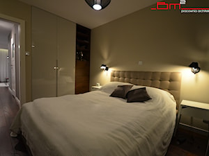 projekt mieszkania 65m2 - Duża zielona sypialnia, styl nowoczesny - zdjęcie od bm2 brzostek maciej