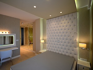 czarno- biały apartament 125m2 - Średnia beżowa biała sypialnia, styl nowoczesny - zdjęcie od bm2 brzostek maciej