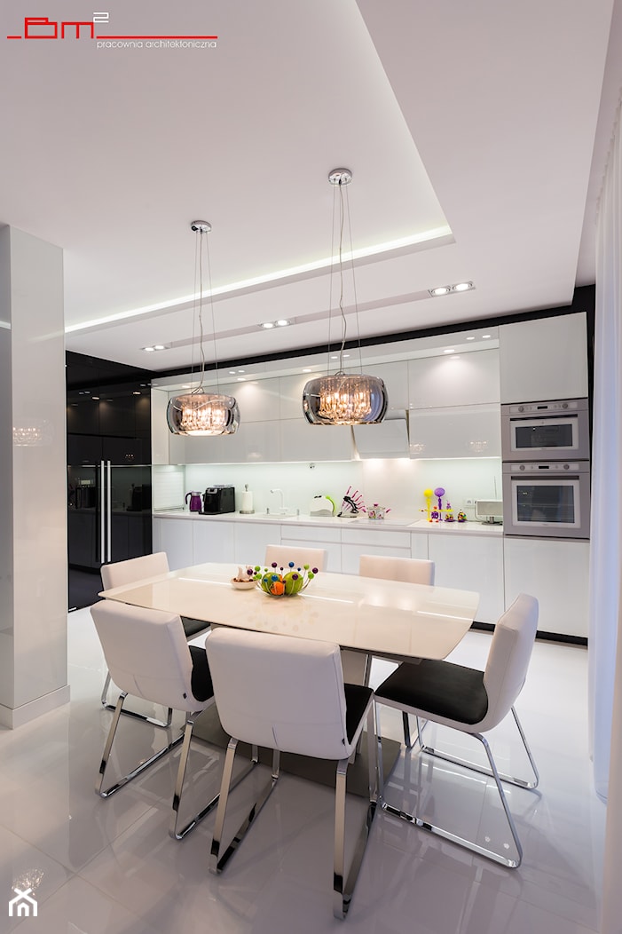 czarno- biały apartament 125m2 - Średnia biała jadalnia w kuchni, styl nowoczesny - zdjęcie od bm2 brzostek maciej - Homebook