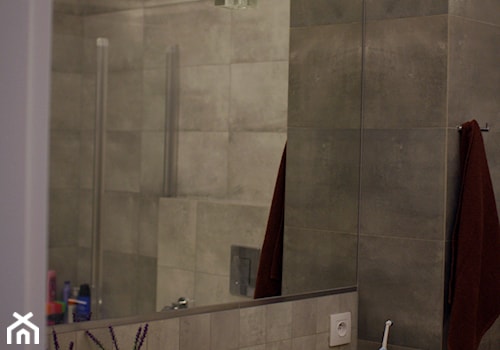 1 - Mała bez okna z lustrem łazienka - zdjęcie od Studio Projekt