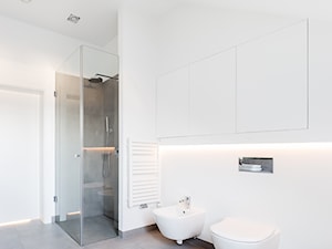 DOM SIADŁO - Średnia bez okna z punktowym oświetleniem łazienka, styl nowoczesny - zdjęcie od ANNA THUROW Architektura i wnętrza