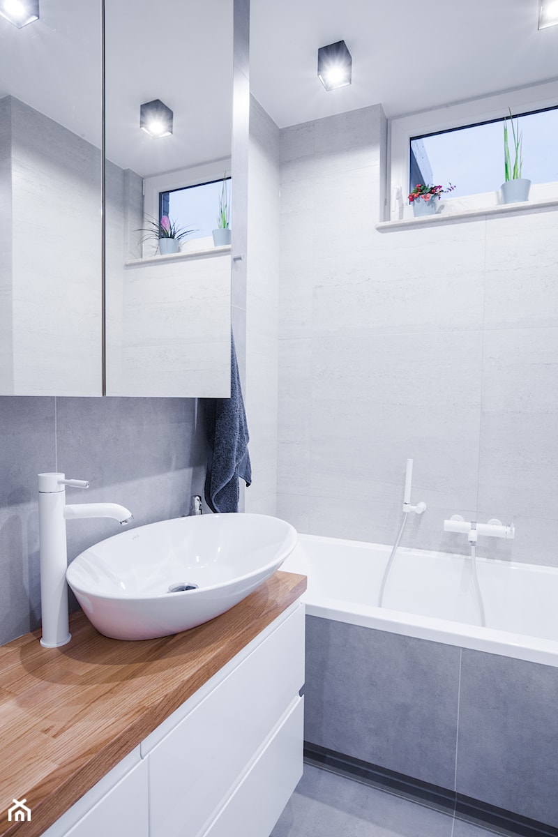 Szara łazienka - zdjęcie od OHHOME - projekty, remonty, meble