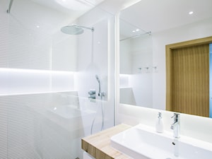 Biała łazienka - zdjęcie od OHHOME - projekty, remonty, meble