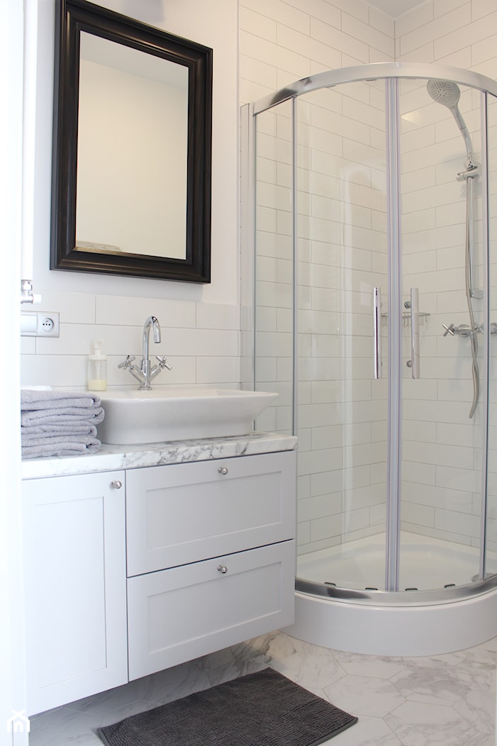 Biało-szara łazienka - zdjęcie od Studio Domowe - Homebook