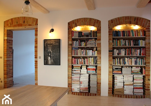 Biblioteczka we wnękach w pełnej okazałości. - zdjęcie od Studio Domowe