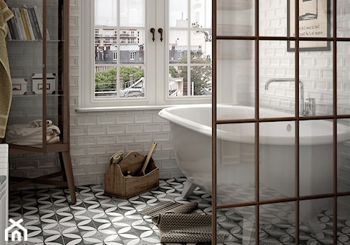 Equipe - Mała łazienka z oknem, styl glamour - zdjęcie od Ispira