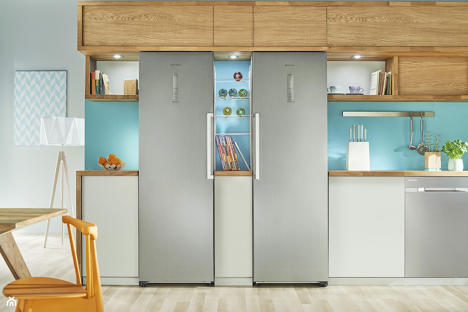 Lodówki - Średnia otwarta szara z zabudowaną lodówką kuchnia jednorzędowa, styl skandynawski - zdjęcie od Samsung Electronics Co., Ltd. - Homebook