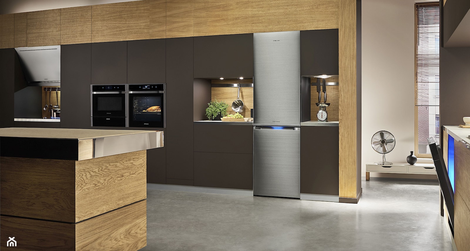 Lodówki - Duża otwarta z zabudowaną lodówką kuchnia w kształcie litery l z wyspą lub półwyspem z oknem, styl nowoczesny - zdjęcie od Samsung Electronics Co., Ltd. - Homebook