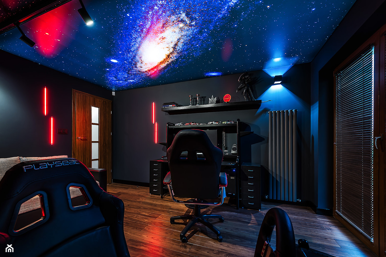 Space Room - Średnie w osobnym pomieszczeniu z sofą czarne biuro - zdjęcie od Pracownia Projektowa Decoretti - Agata Jachimowicz - Homebook