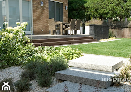 Ogród nowoczesny w Wilanowie - Średni ogród za domem, styl nowoczesny - zdjęcie od Studio projektowe INSPIRACJE