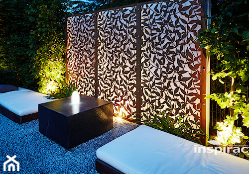 Podświetlane panele ogrodowe i element wodny - zdjęcie od Studio projektowe INSPIRACJE