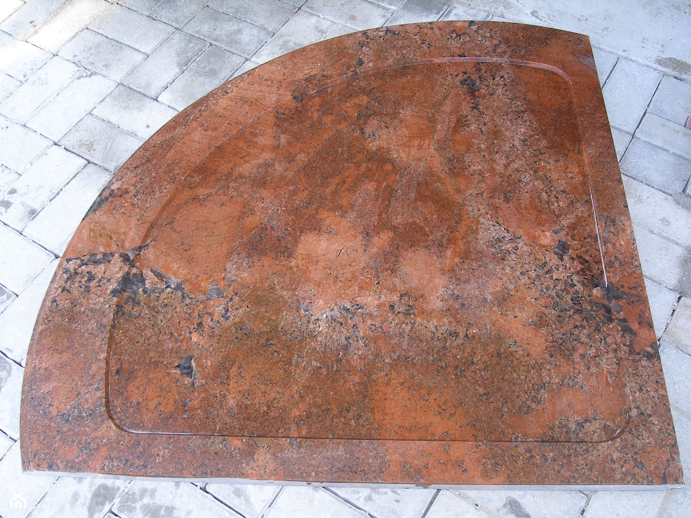 brodzik z kamienia - zdjęcie od UNI-BUD - Homebook