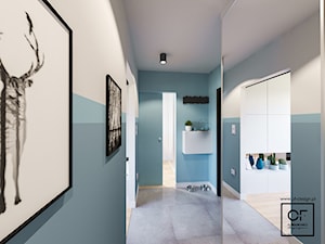 Małe mieszkanie z nutą ekstrawagancji - Średni biały niebieski hol / przedpokój, styl skandynawski - zdjęcie od O.Fiedorowicz