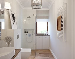 Dom pod Łodzią - Mała z lustrem łazienka z oknem, styl glamour - zdjęcie od O.Fiedorowicz - Homebook