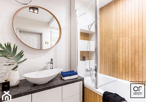Łazienka z deską drewnianą - Mała bez okna z punktowym oświetleniem łazienka, styl nowoczesny - zdjęcie od O.Fiedorowicz