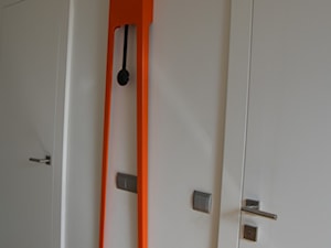 Drzwi i zegar - zdjęcie od MK DESIGN Projektowanie Wnętrz