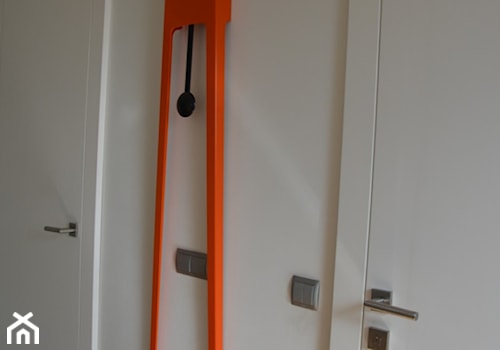 Drzwi i zegar - zdjęcie od MK DESIGN Projektowanie Wnętrz