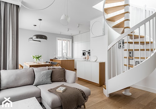 Mieszkanie w stylu Audrey - Średni biały szary salon z kuchnią z jadalnią, styl nowoczesny - zdjęcie od MΛKΛ Studio
