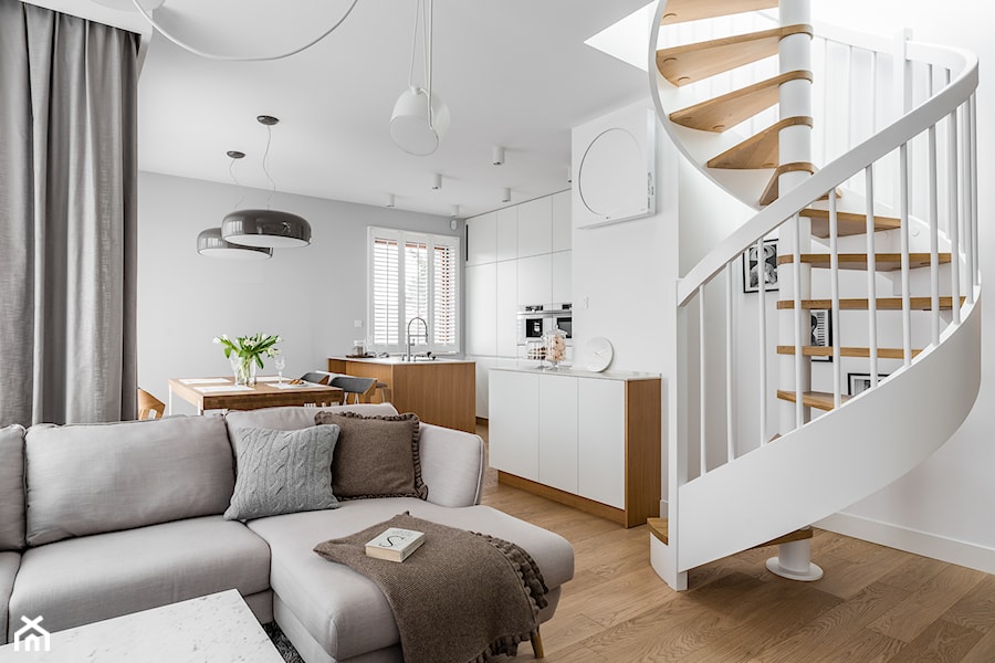 Mieszkanie w stylu Audrey - Średni biały szary salon z kuchnią z jadalnią, styl nowoczesny - zdjęcie od MΛKΛ Studio