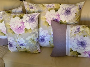 Komplet poduszek ręcznie zdobionych - zdjęcie od elenor249