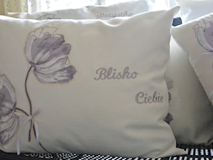 Poduszka dekoracyjna Hand Made!Kwiaty wyszywane - zdjęcie od elenor249