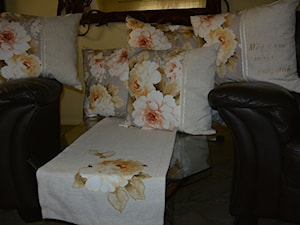 Poduszka dekoracyjna Hand Made!Kwiaty beż/bawełna plus len.PIĘKNA! - zdjęcie od elenor249